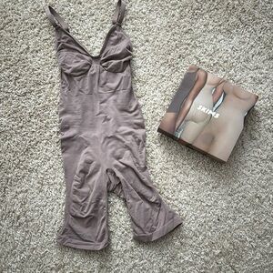 NWT Skims Seamlesss Sculpt Bodysuit